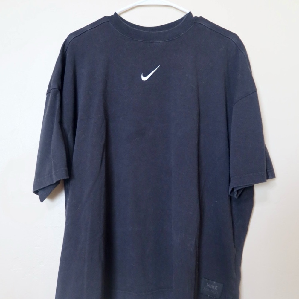 Nike Men's Dark Blue Short Sleeve Tee